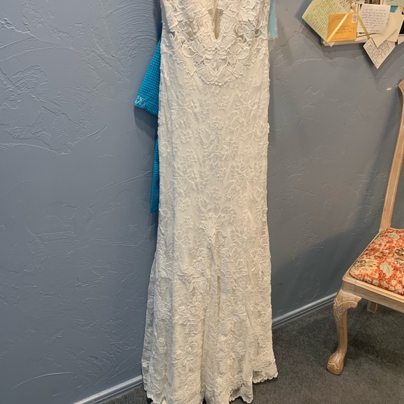 Wedding Dress Never Worn - Picture 2 of 2